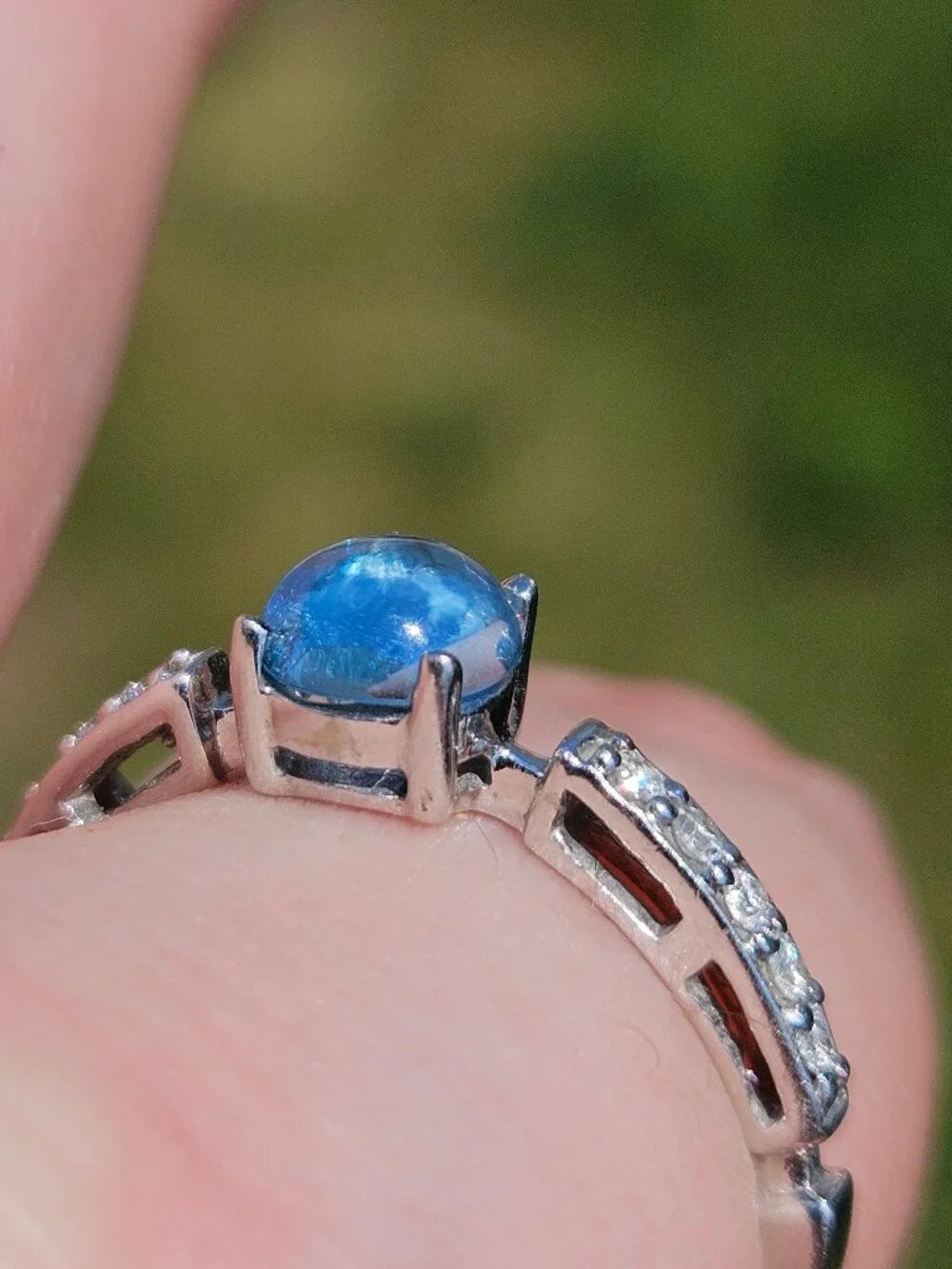 Sonia B 14K White Gold Cabochon Blue Topaz 5mm & Diamond Ring Band Size 9